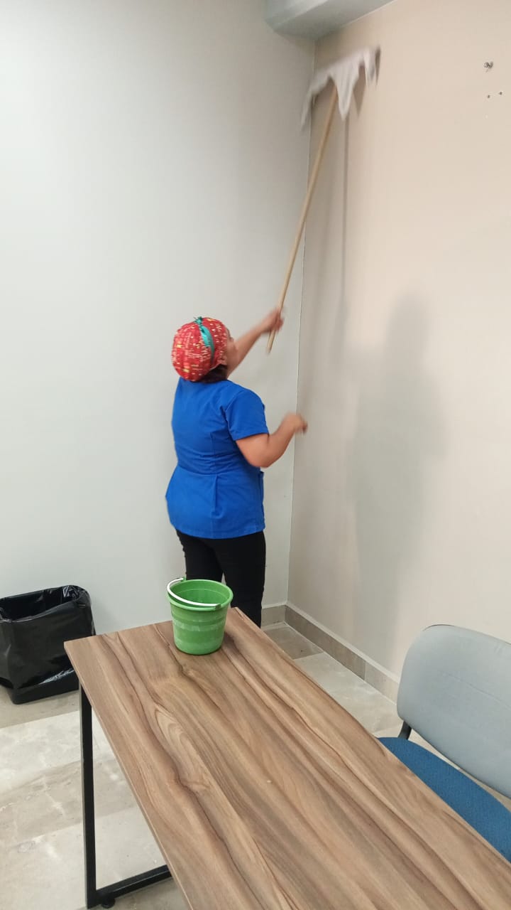 Oficina limpia y ordenada